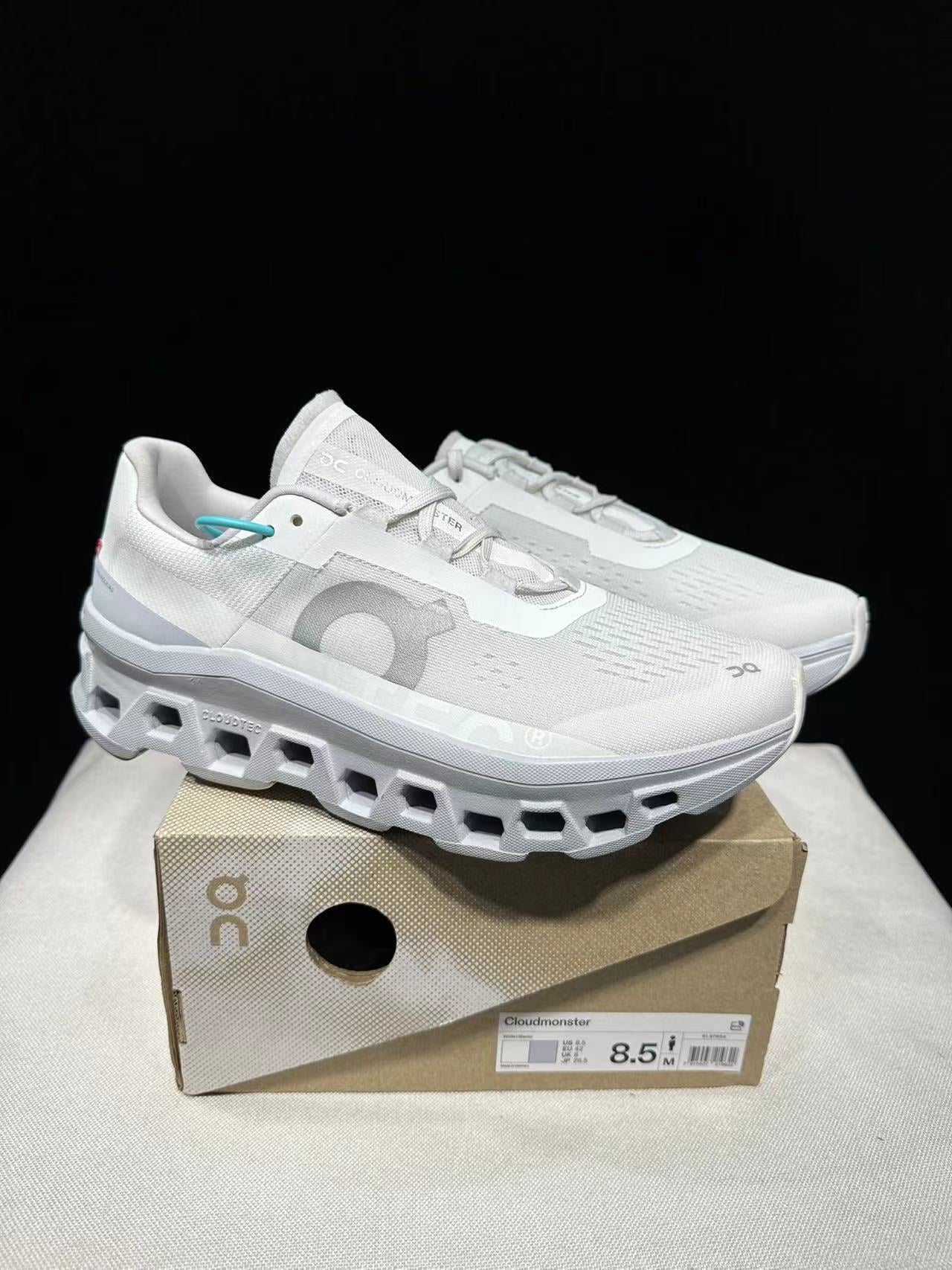 On Running Cloudmonster Sneakers Light gray
