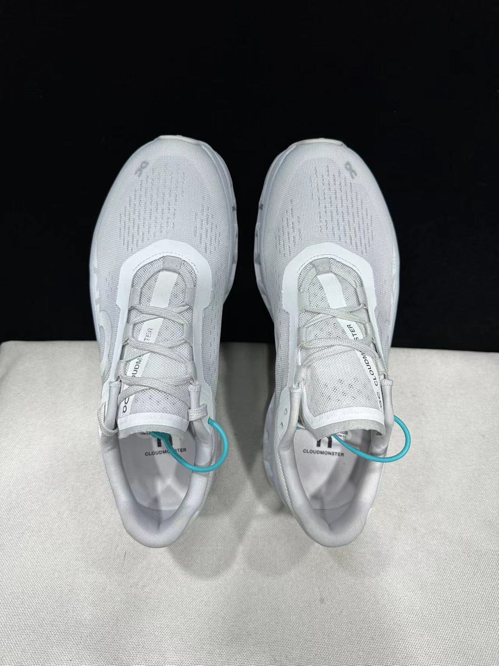 On Running Cloudmonster Sneakers Light gray
