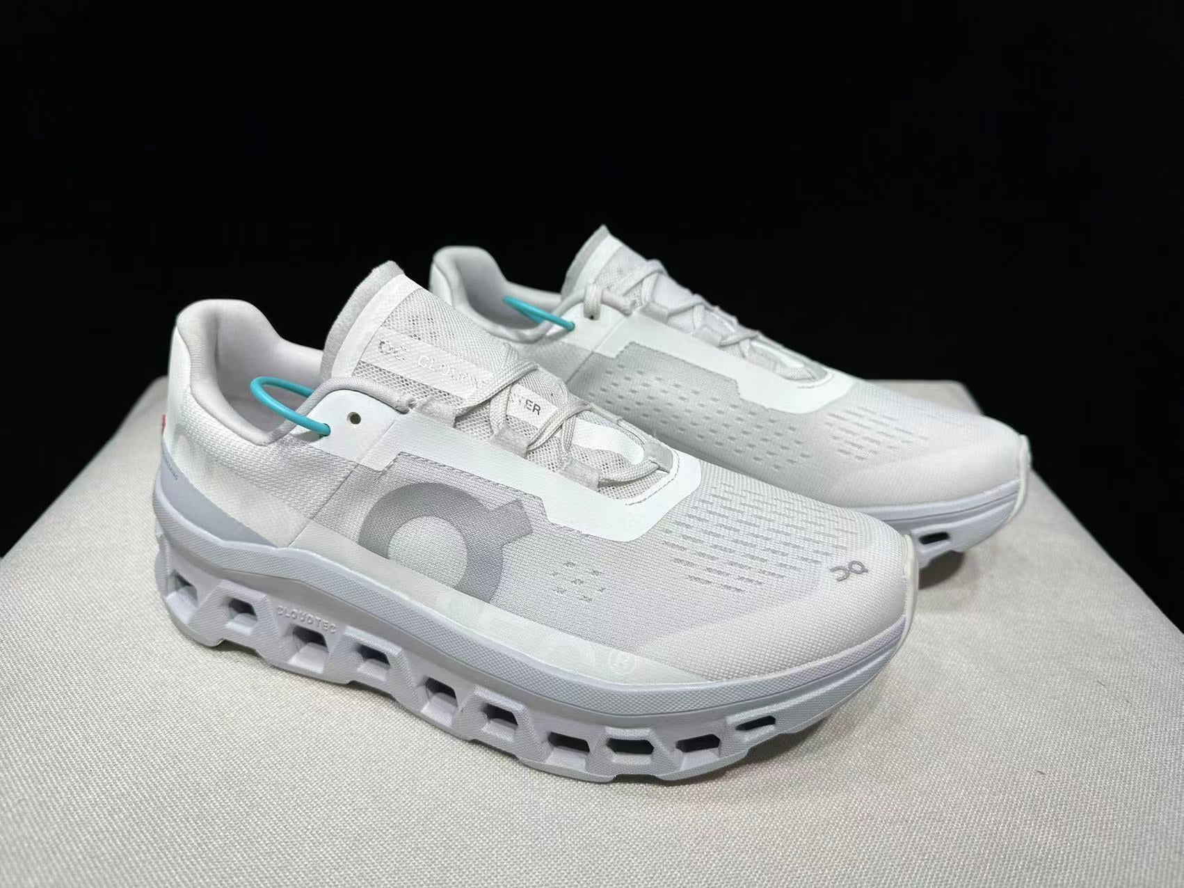 On Running Cloudmonster Sneakers Light gray
