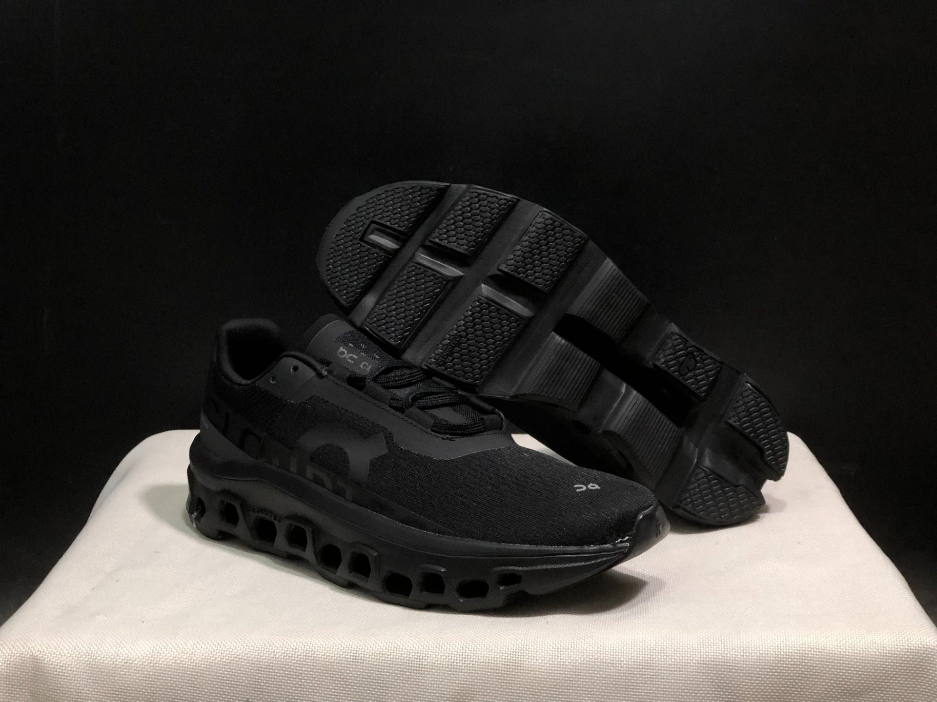 On Running Cloudmonster Sneakers Black
