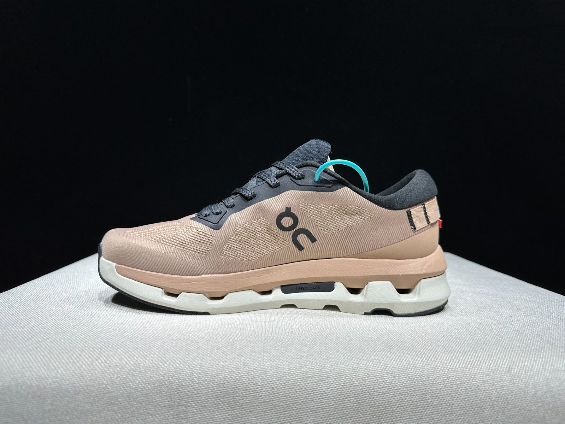 On Running Cloudzone Kith Brown