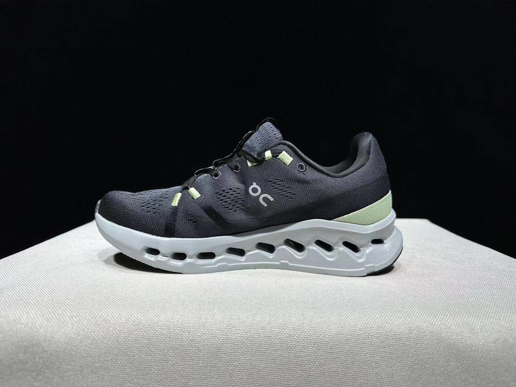 On Running Cloudsurfer Iron Glacier