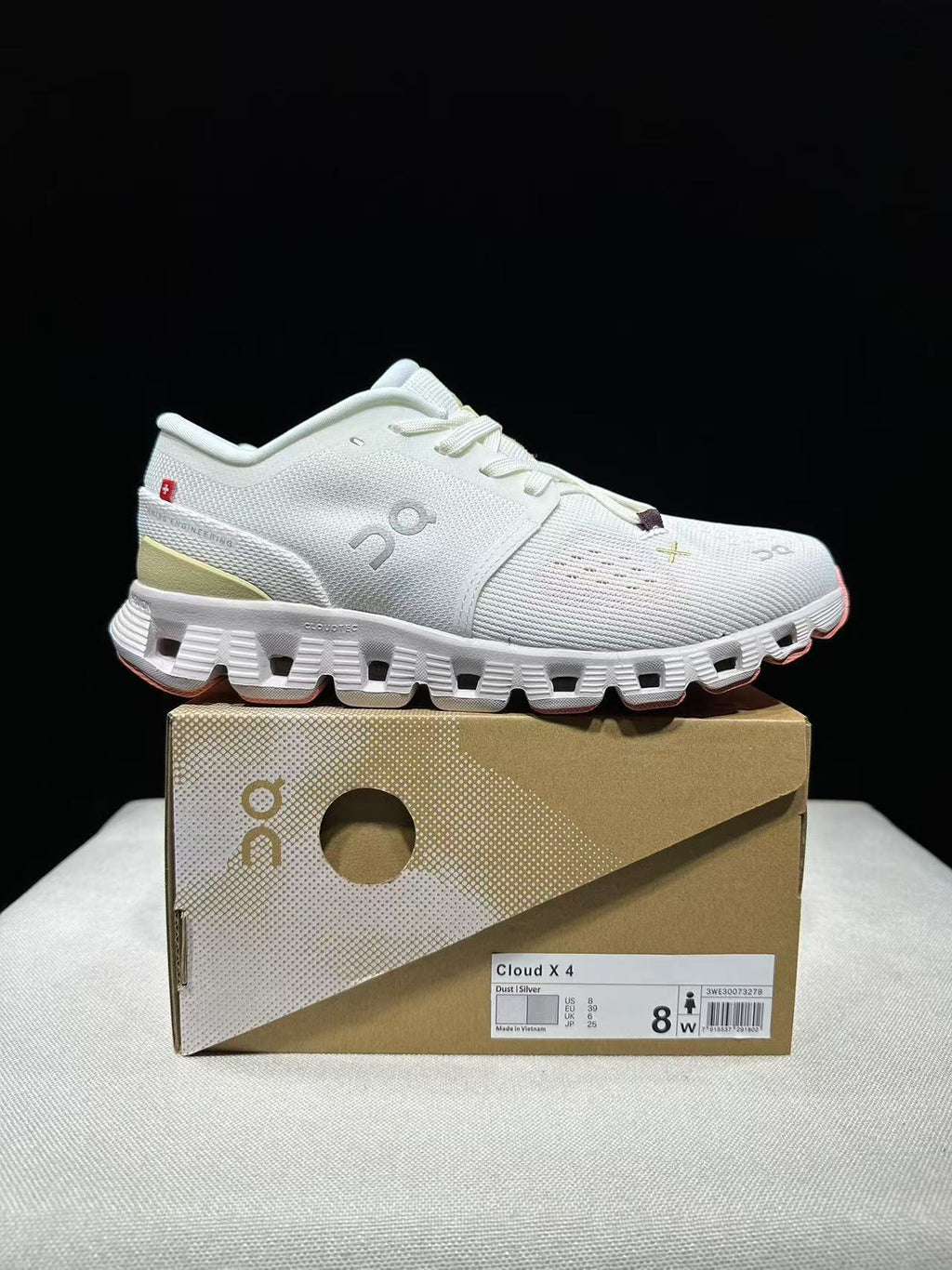 On Running Cloud X4 Ivory/Sand