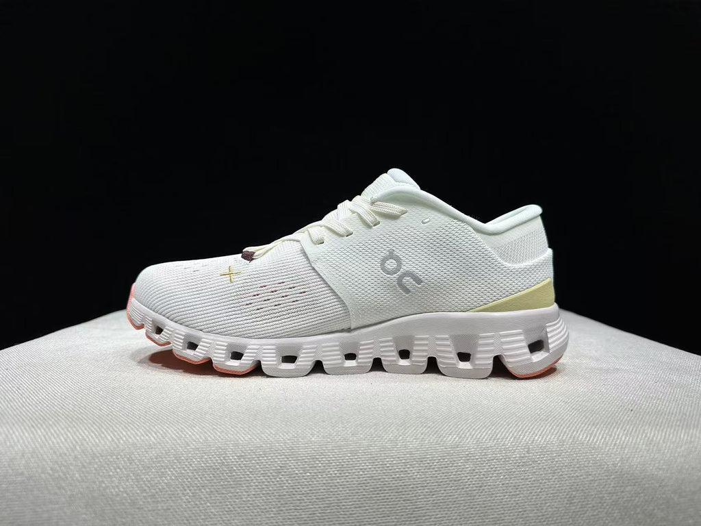 On Running Cloud X4 Ivory/Sand