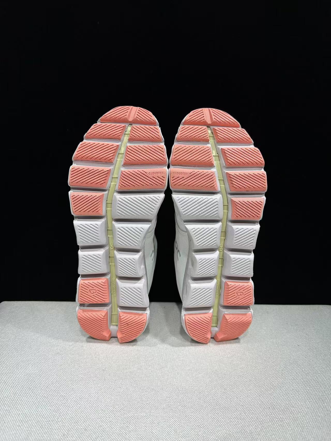 On Running Cloud X4 Ivory/Sand