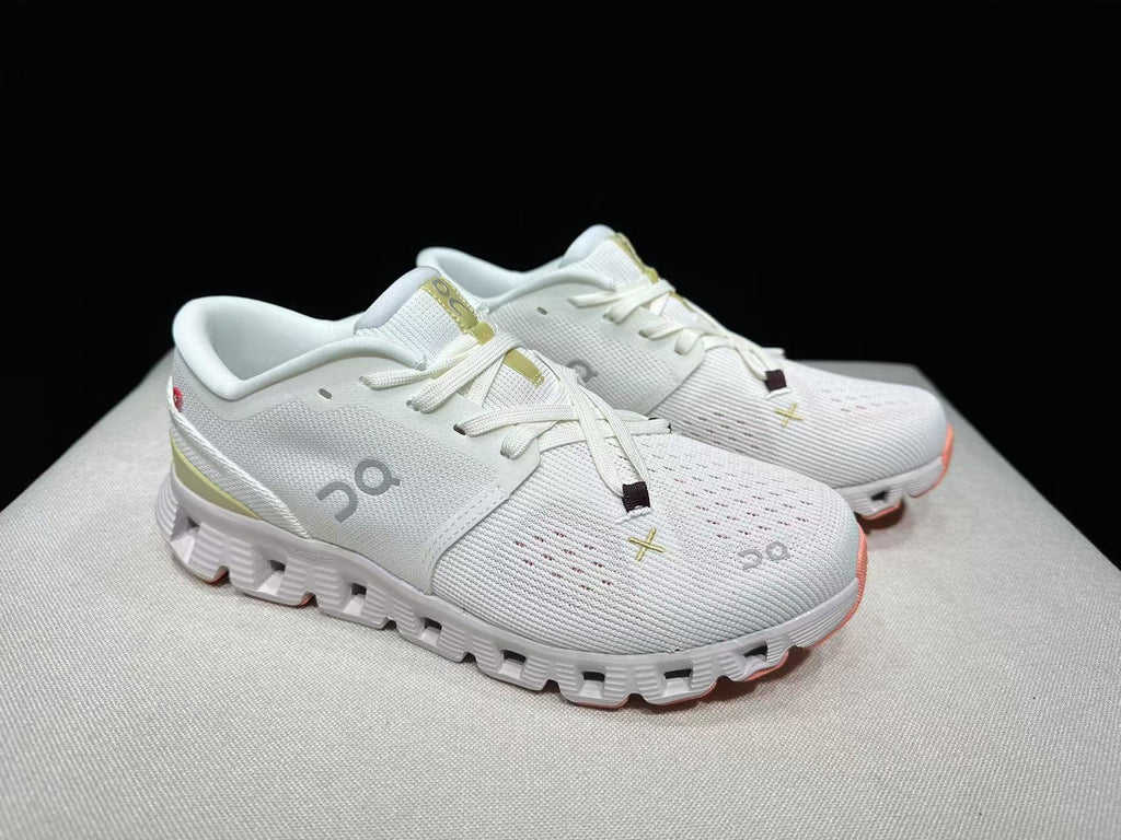 On Running Cloud X4 Ivory/Sand
