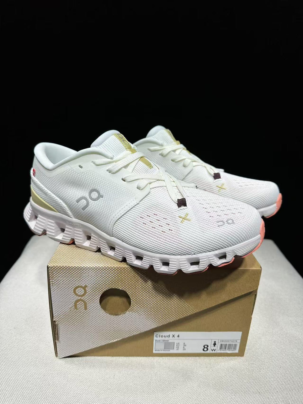On Running Cloud X4 Ivory/Sand