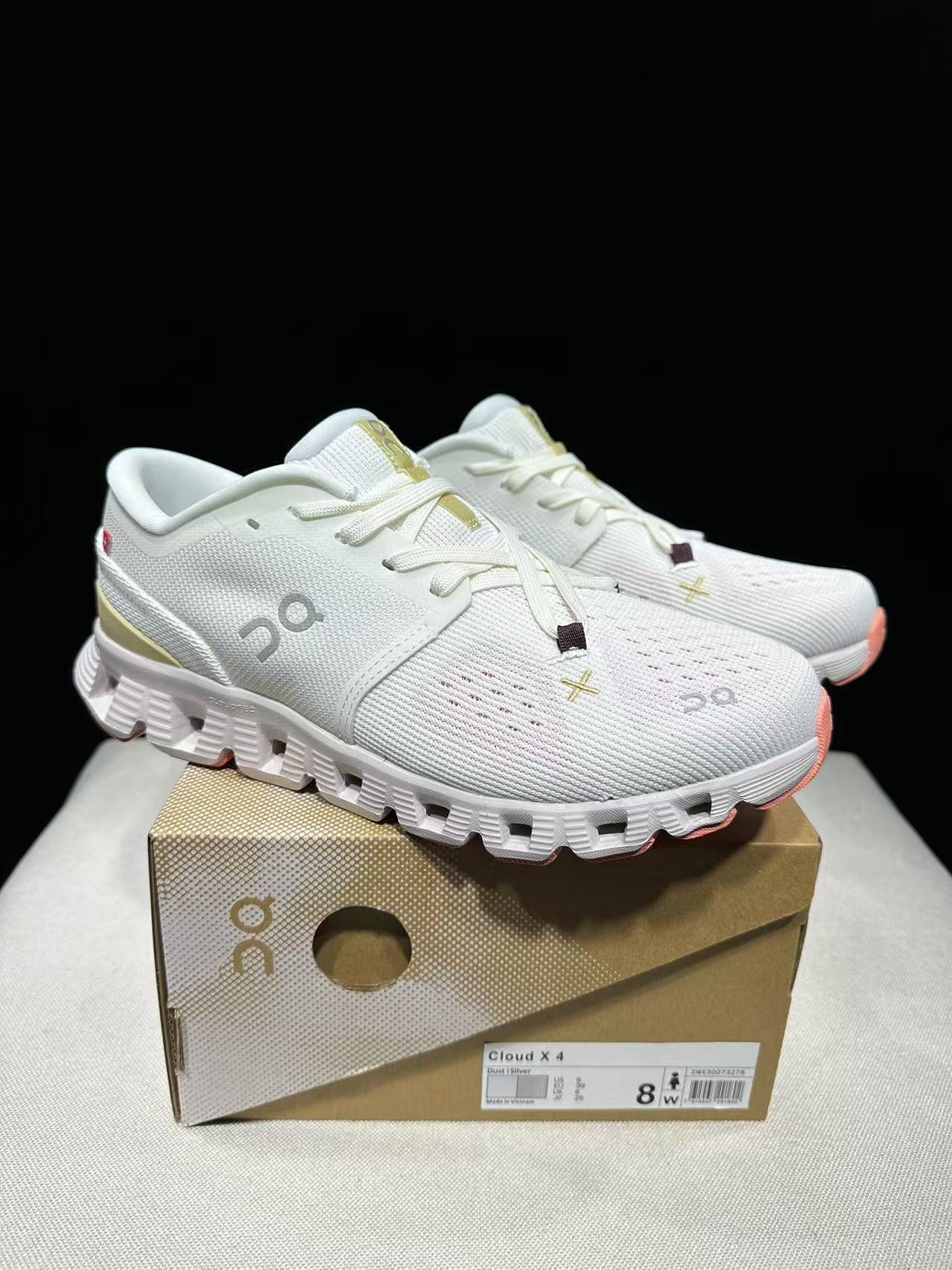 On Running Cloud X4 Ivory/Sand