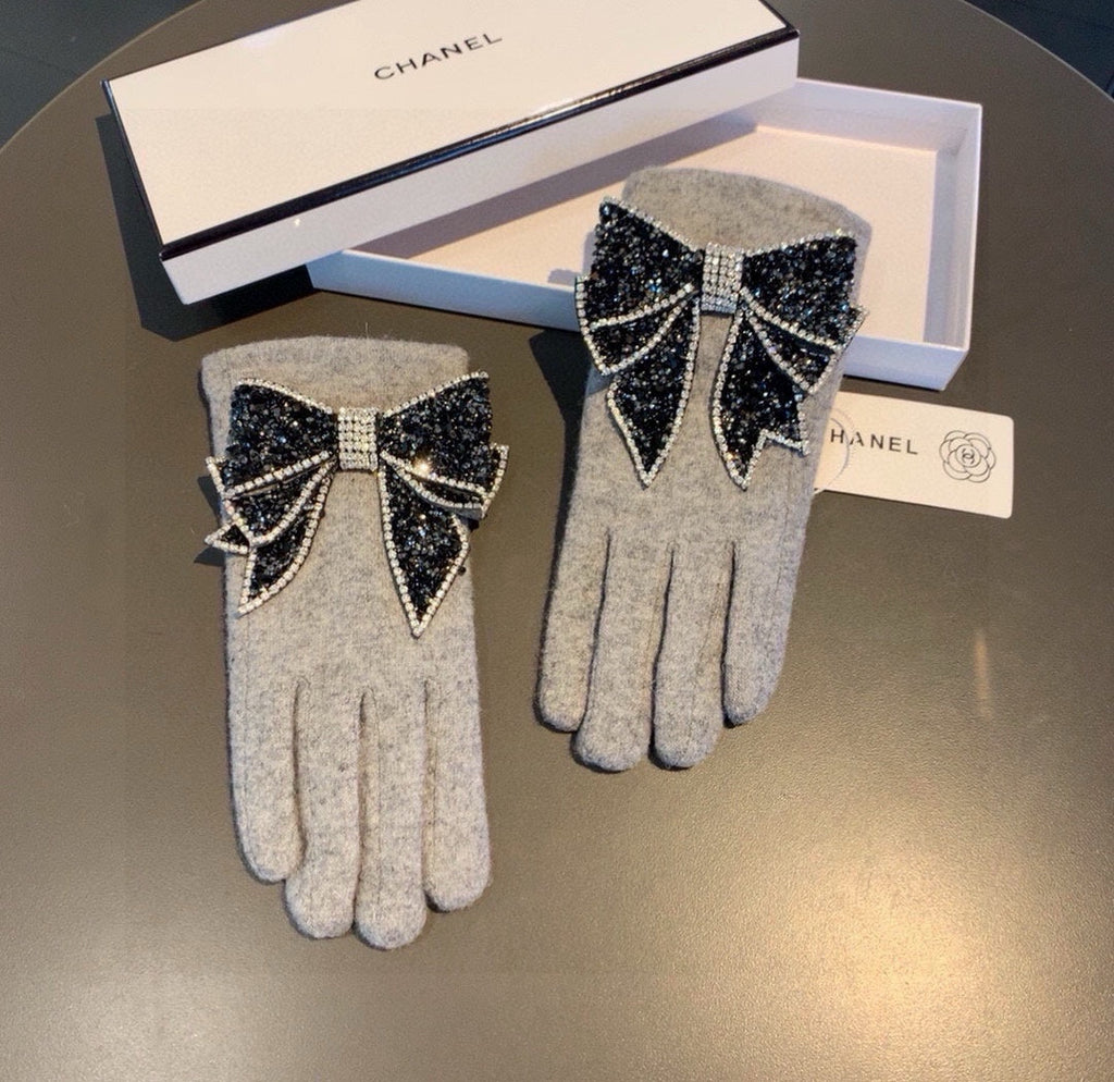 GLOVES IN DOVE GRAY WOOL WITH RHINSTONES 429246
