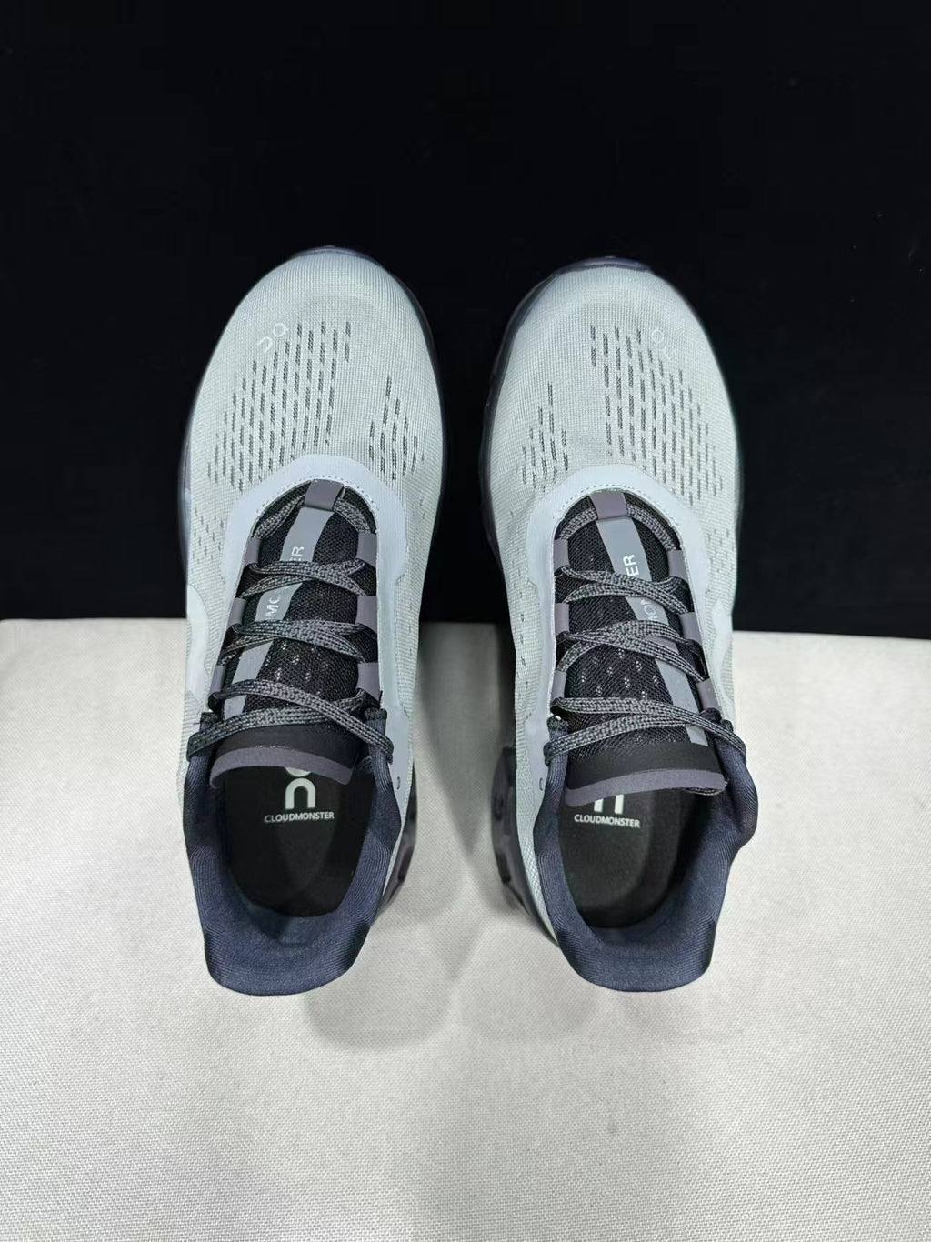 On Running Cloudmonster Sneakers Silver gray