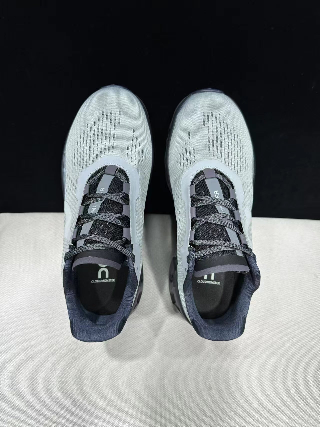 On Running Cloudmonster Sneakers Silver gray