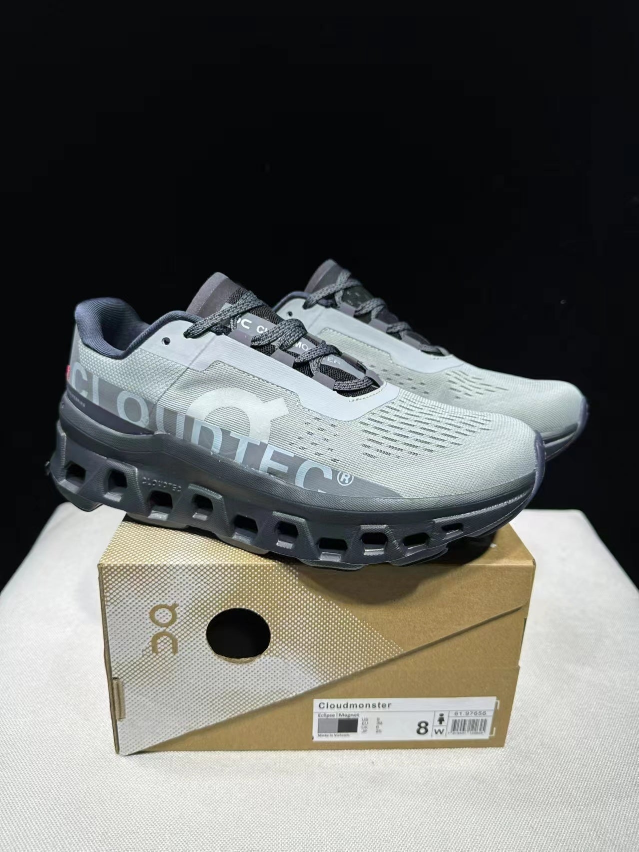 On Running Cloudmonster Sneakers Silver gray