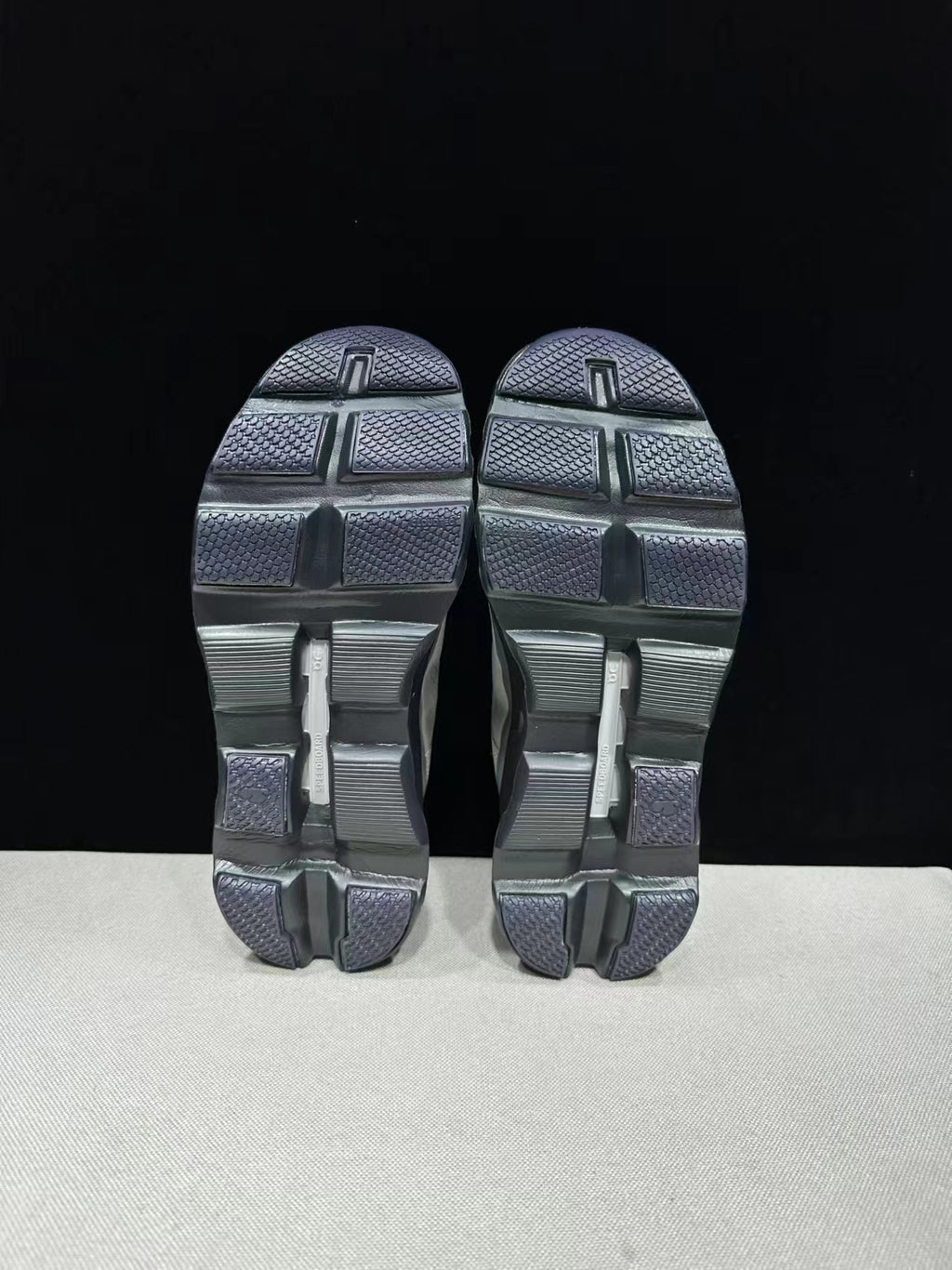 On Running Cloudmonster Sneakers Silver gray