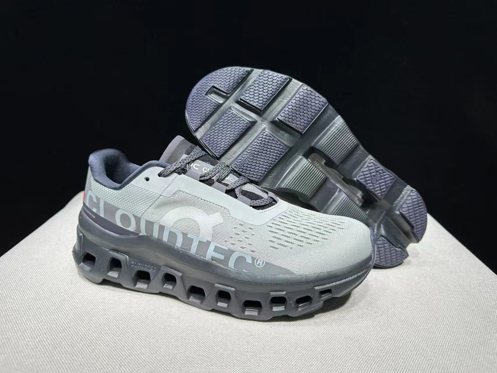 On Running Cloudmonster Sneakers Silver gray