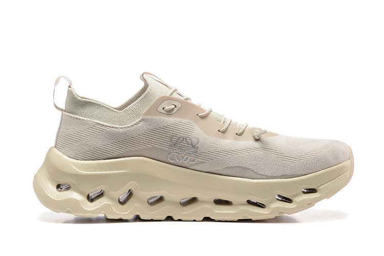 On Running Cloudtilt Loewe Sand