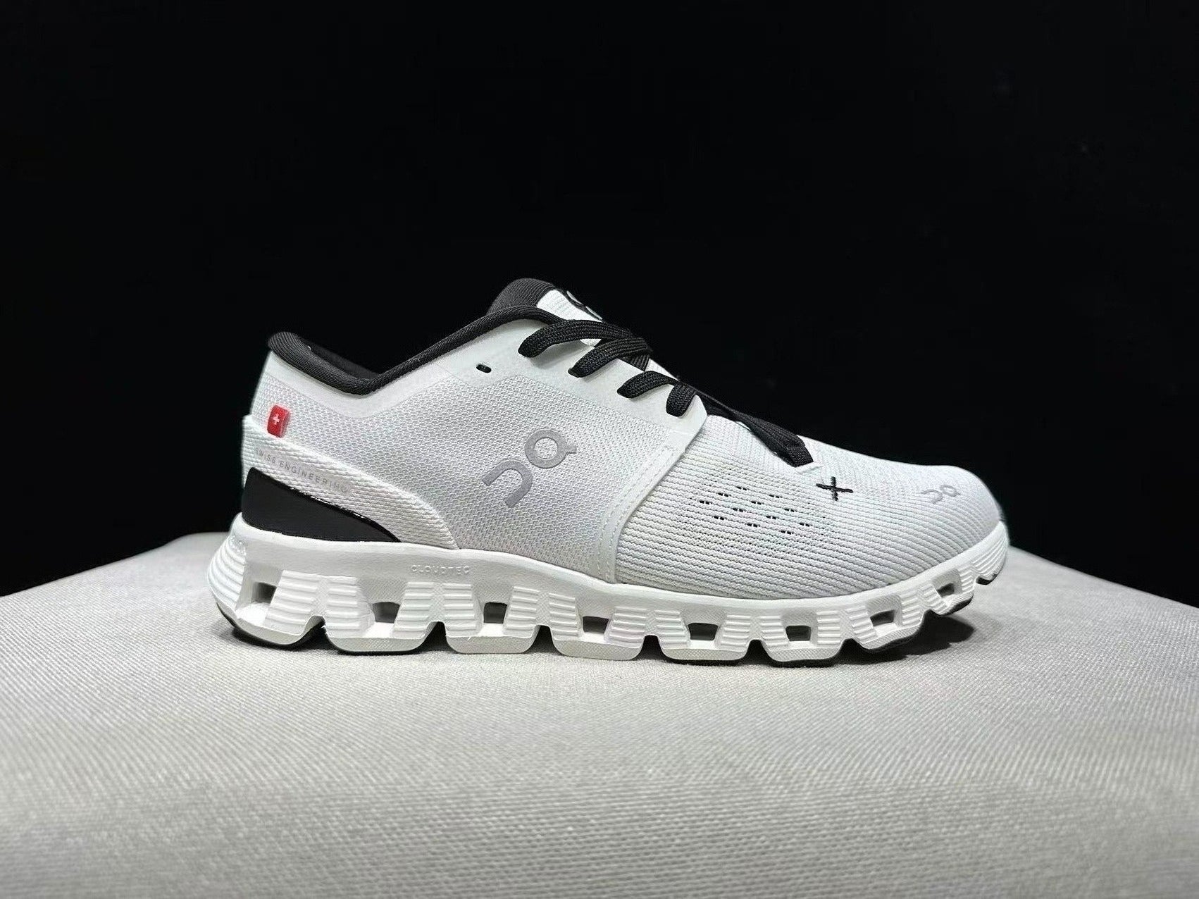 On Cloud X 4 Running Shoes Ivory White