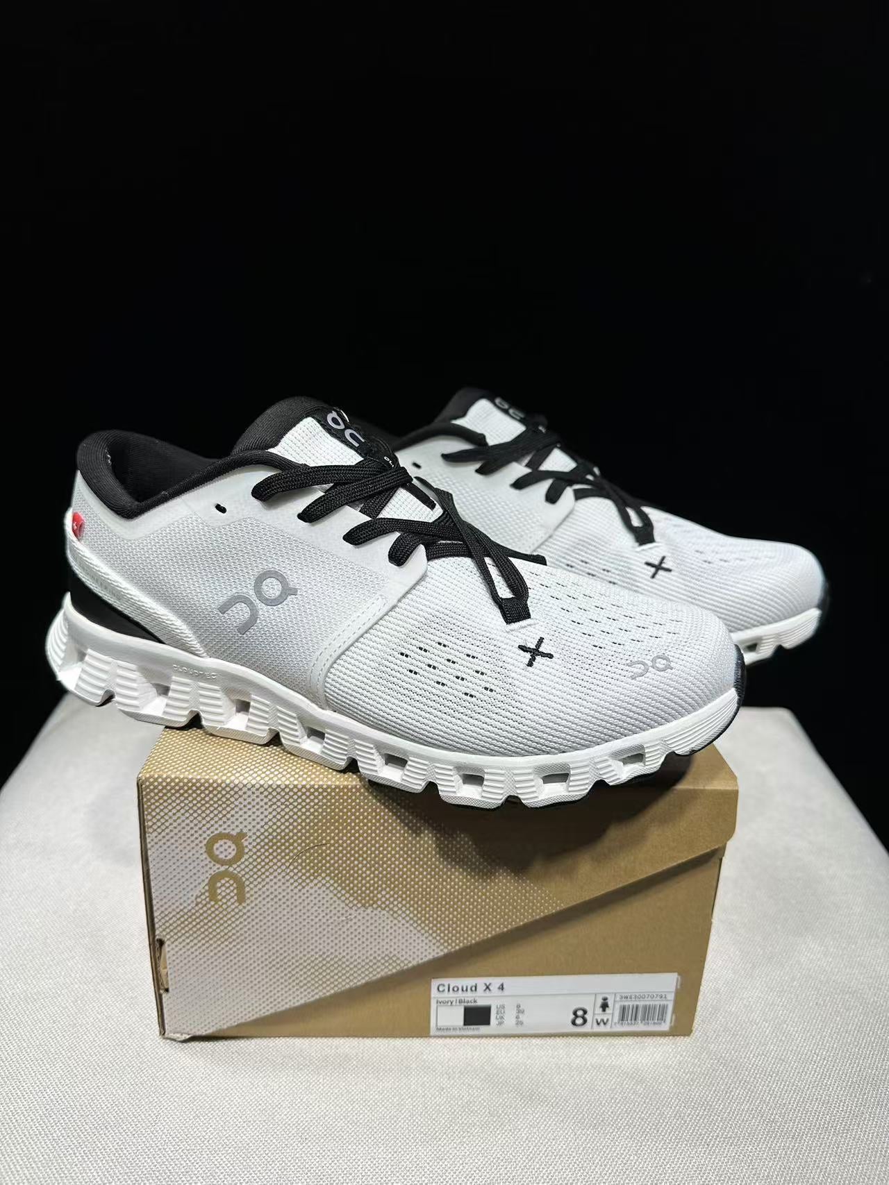 On Cloud X 4 Running Shoes Ivory White