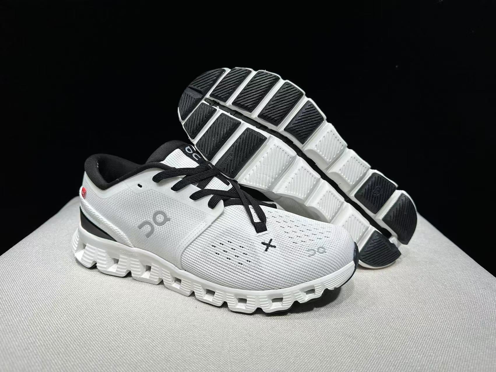 On Cloud X 4 Running Shoes Ivory White