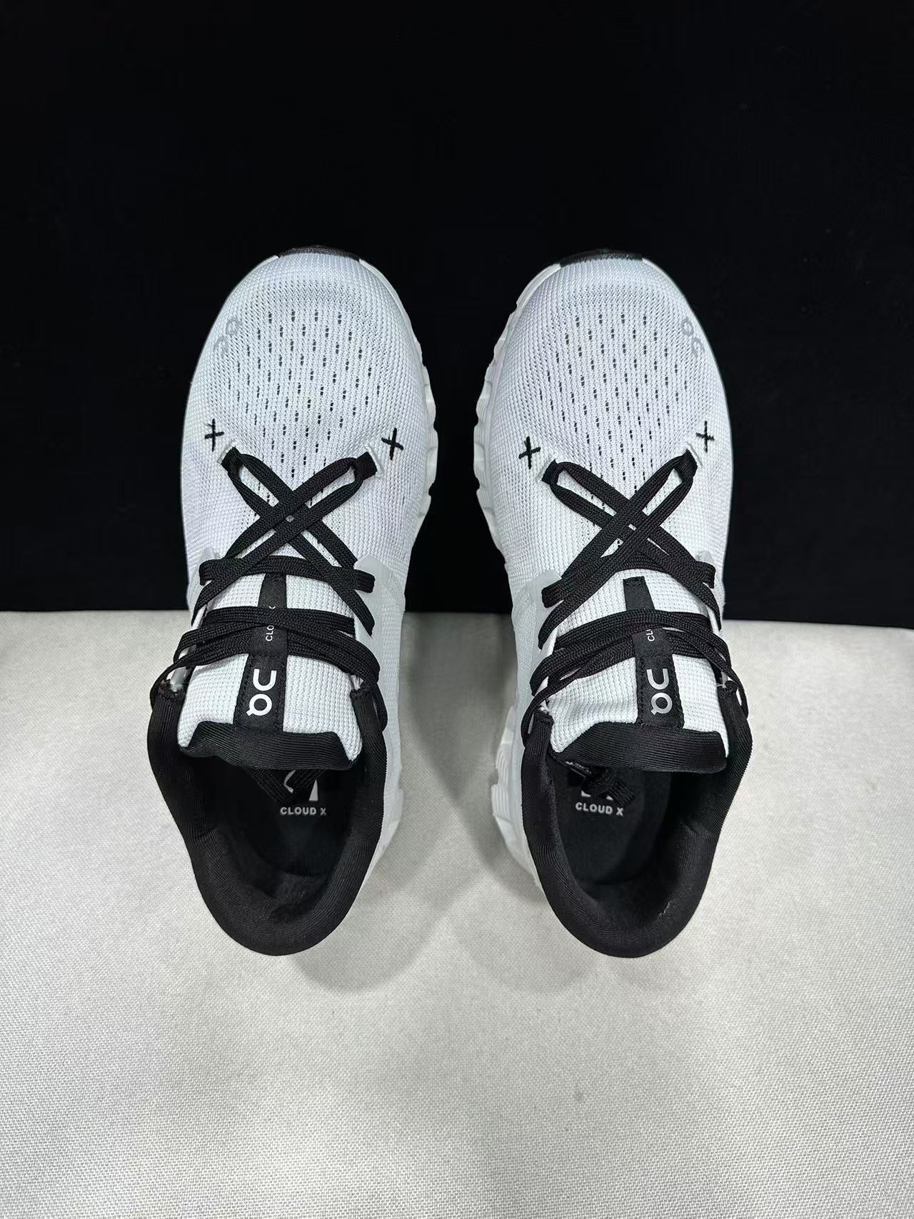 On Cloud X 4 Running Shoes Ivory White