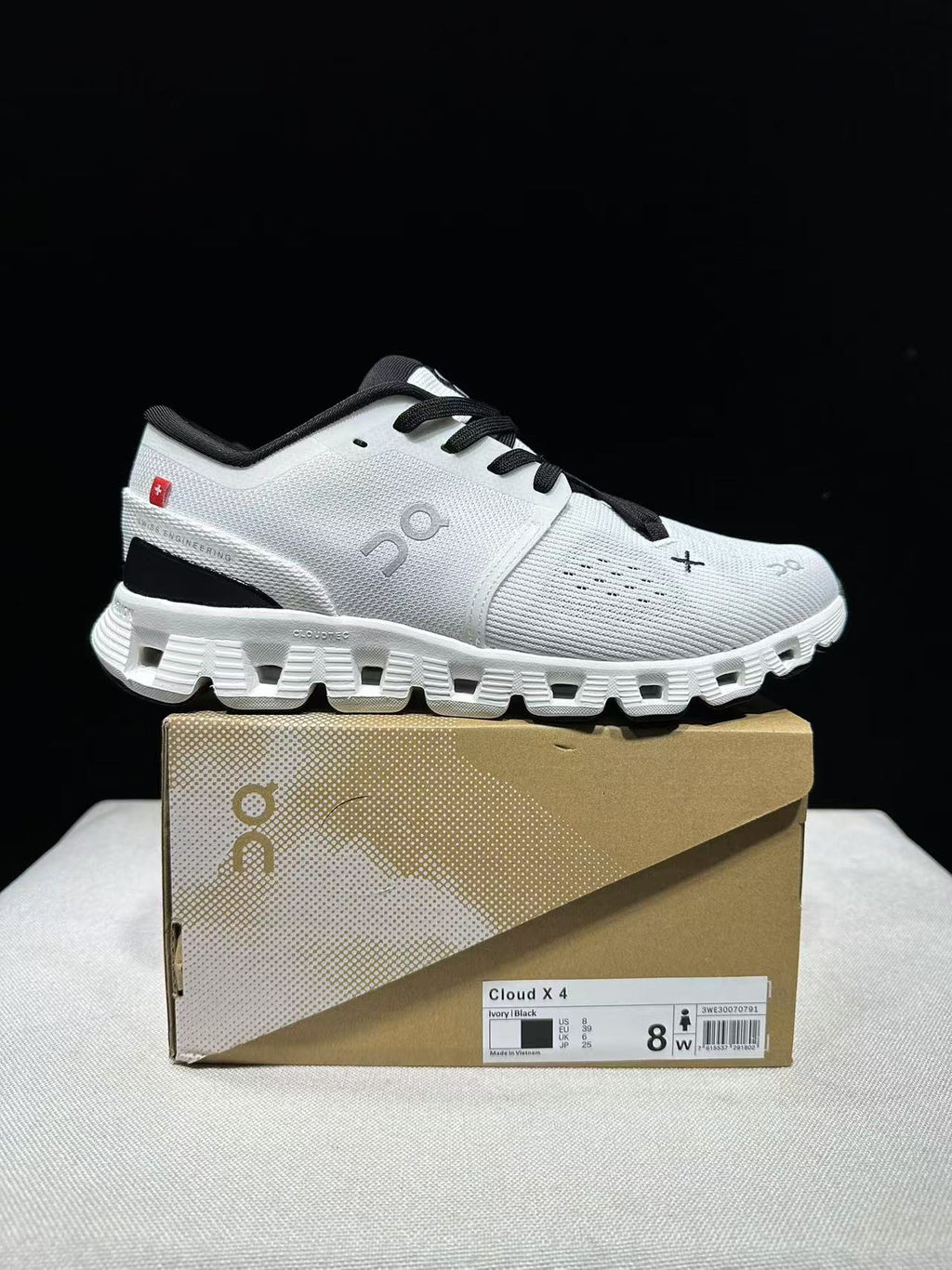 On Cloud X 4 Running Shoes Ivory White