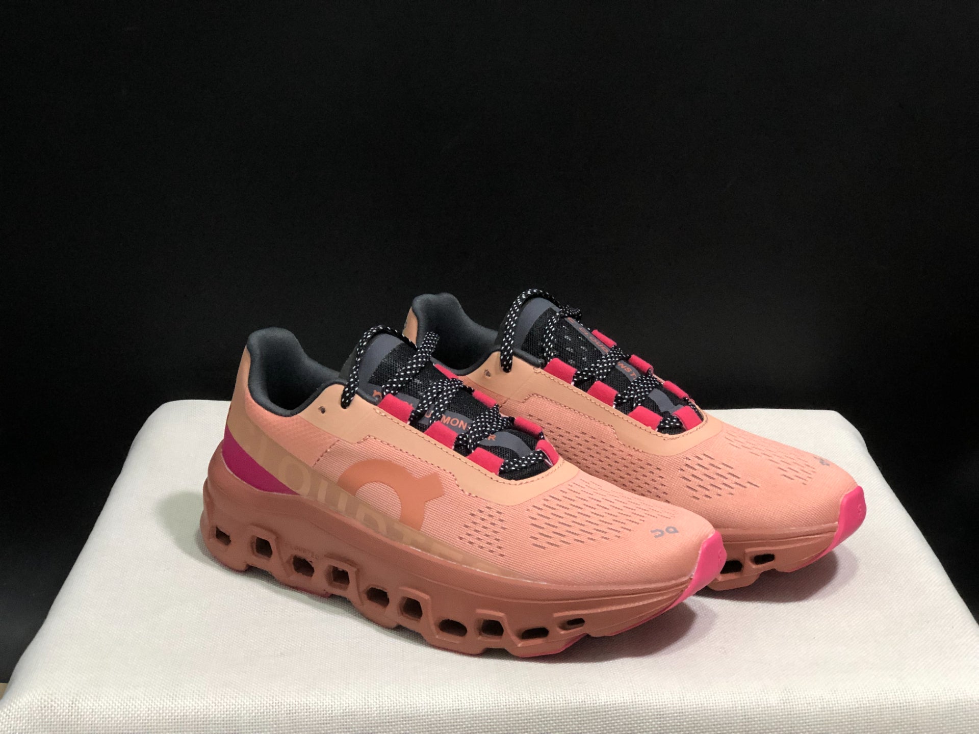 On Running Cloudmonster Sneakers Rose Pink