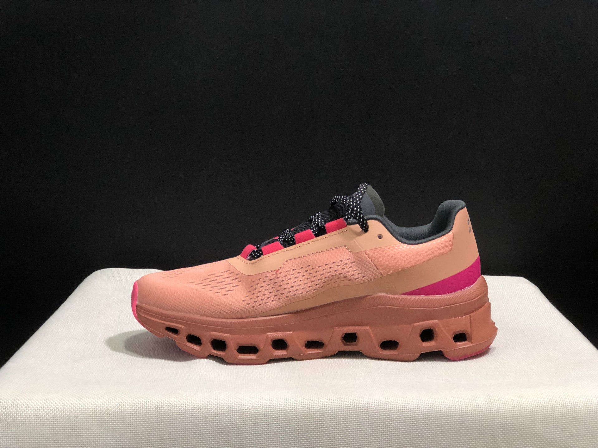 On Running Cloudmonster Sneakers Rose Pink