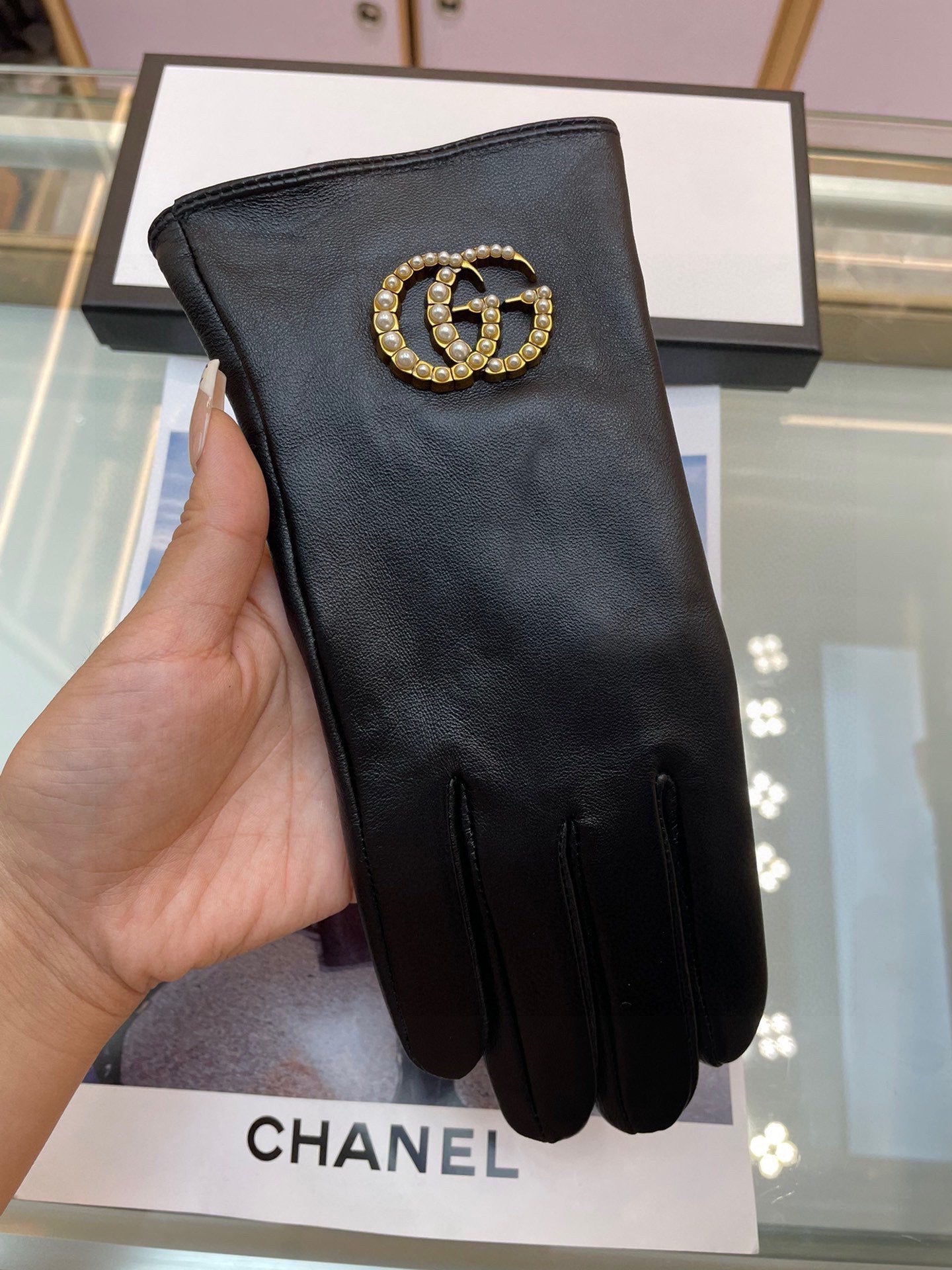 GLOVES IN BLACK LAMBSKIN AND FLEECE LINING 465050