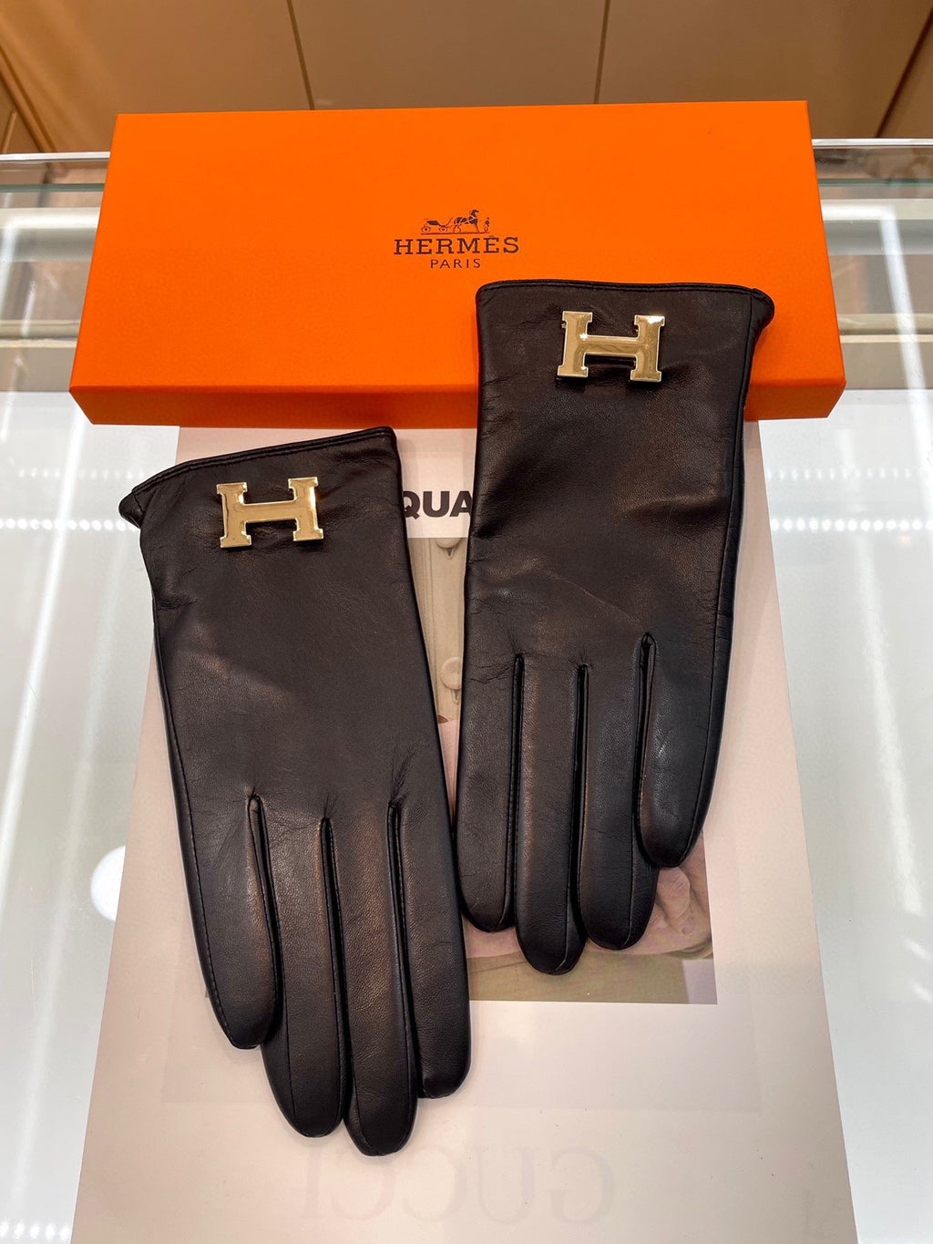 TOUCHSCREEN GLOVES IN BLACK LAMBSKIN WITH CASHMERE LINING
