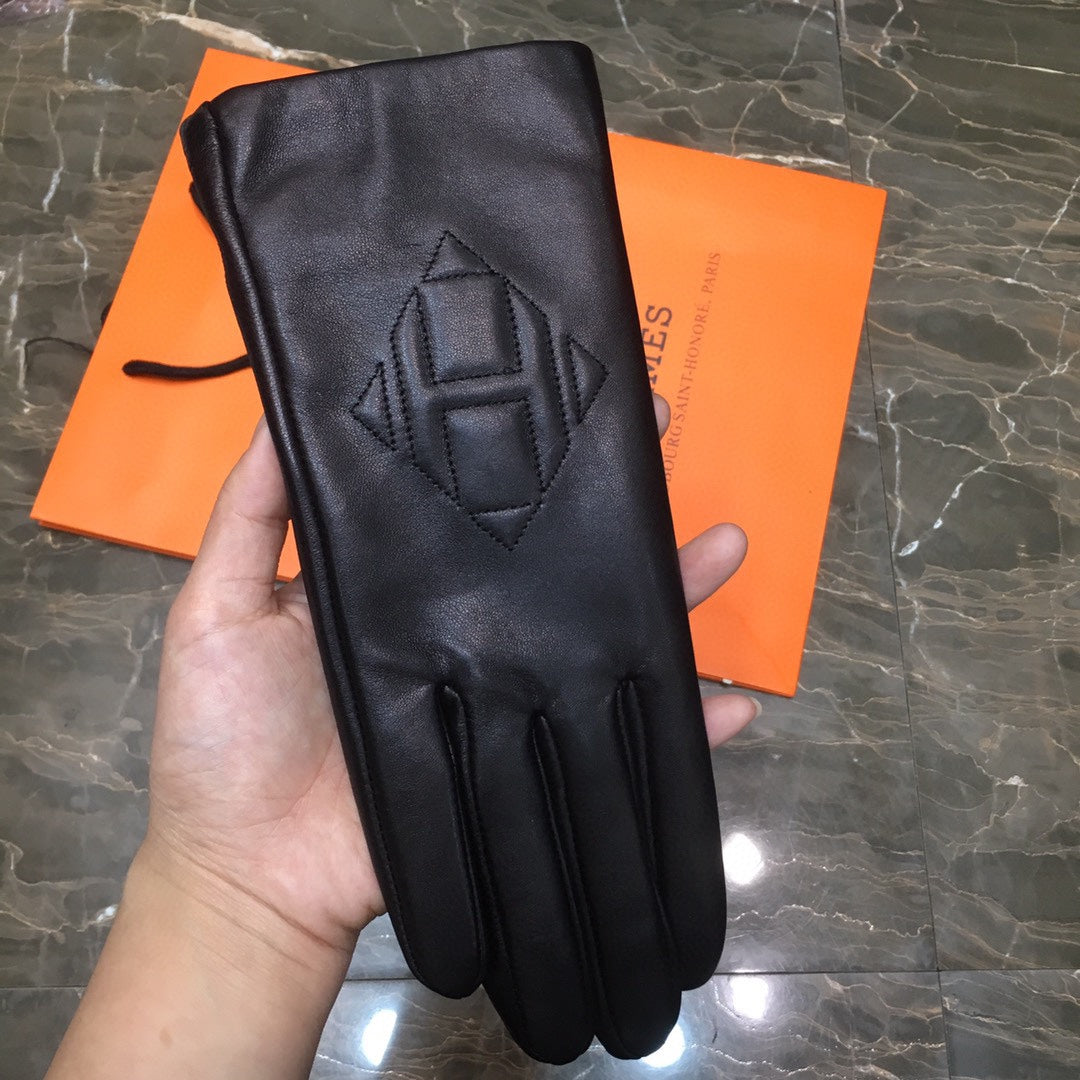 GLOVES IN BLACK IMPORTER LAMBSKIN 397050