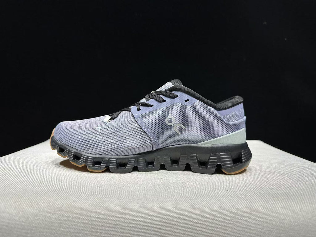 On Running Cloud X 4 Feather/Black