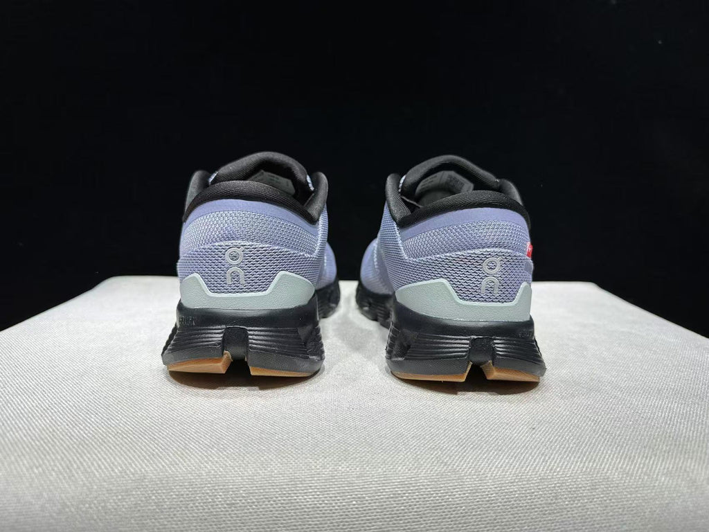 On Running Cloud X 4 Feather/Black