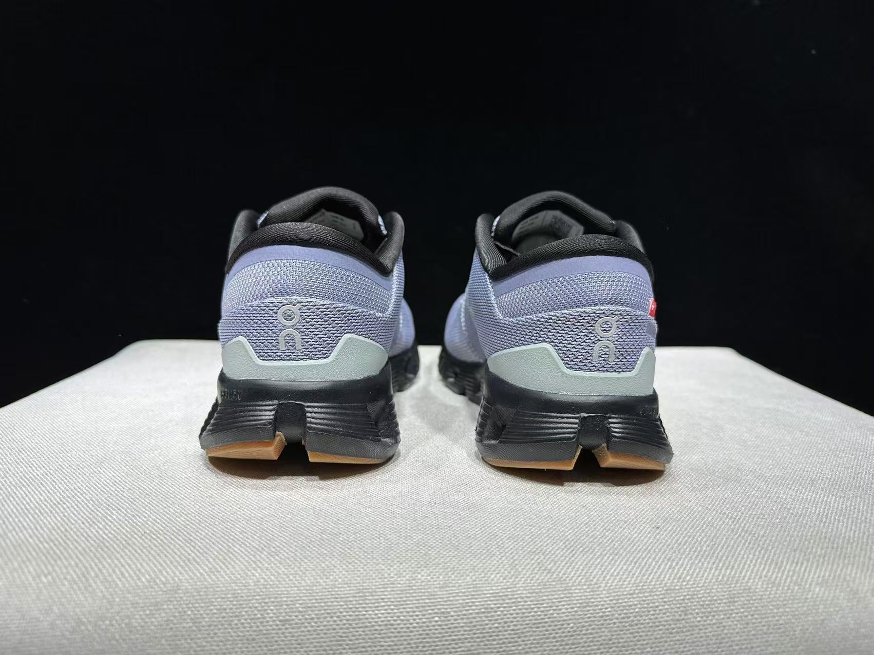 On Running Cloud X 4 Feather/Black