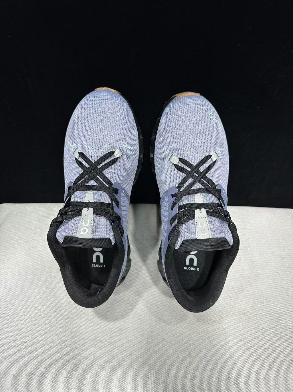 On Running Cloud X 4 Feather/Black