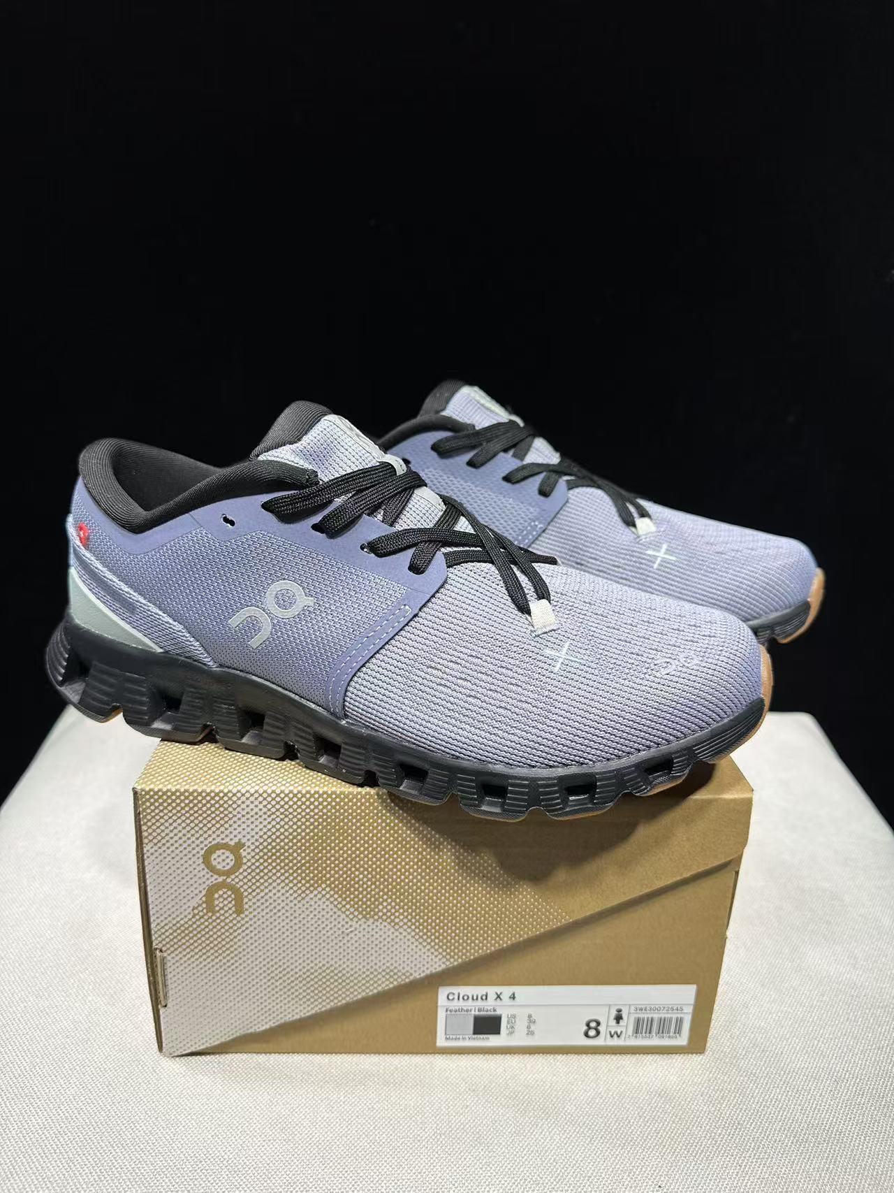 On Running Cloud X 4 Feather/Black