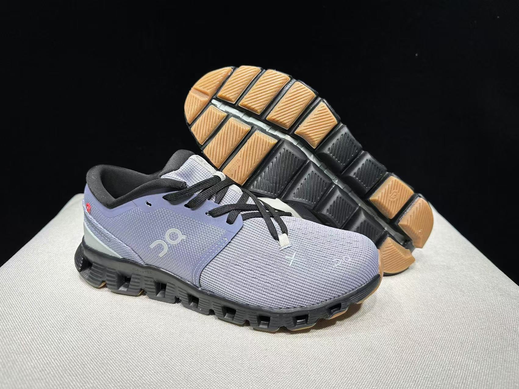 On Running Cloud X 4 Feather/Black