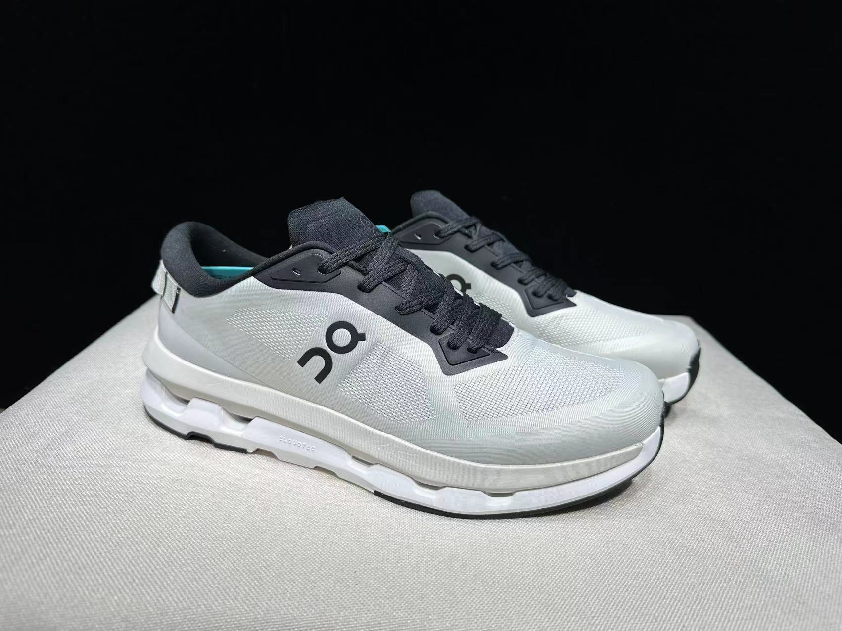 On Running Cloudzone Kith Silver Black