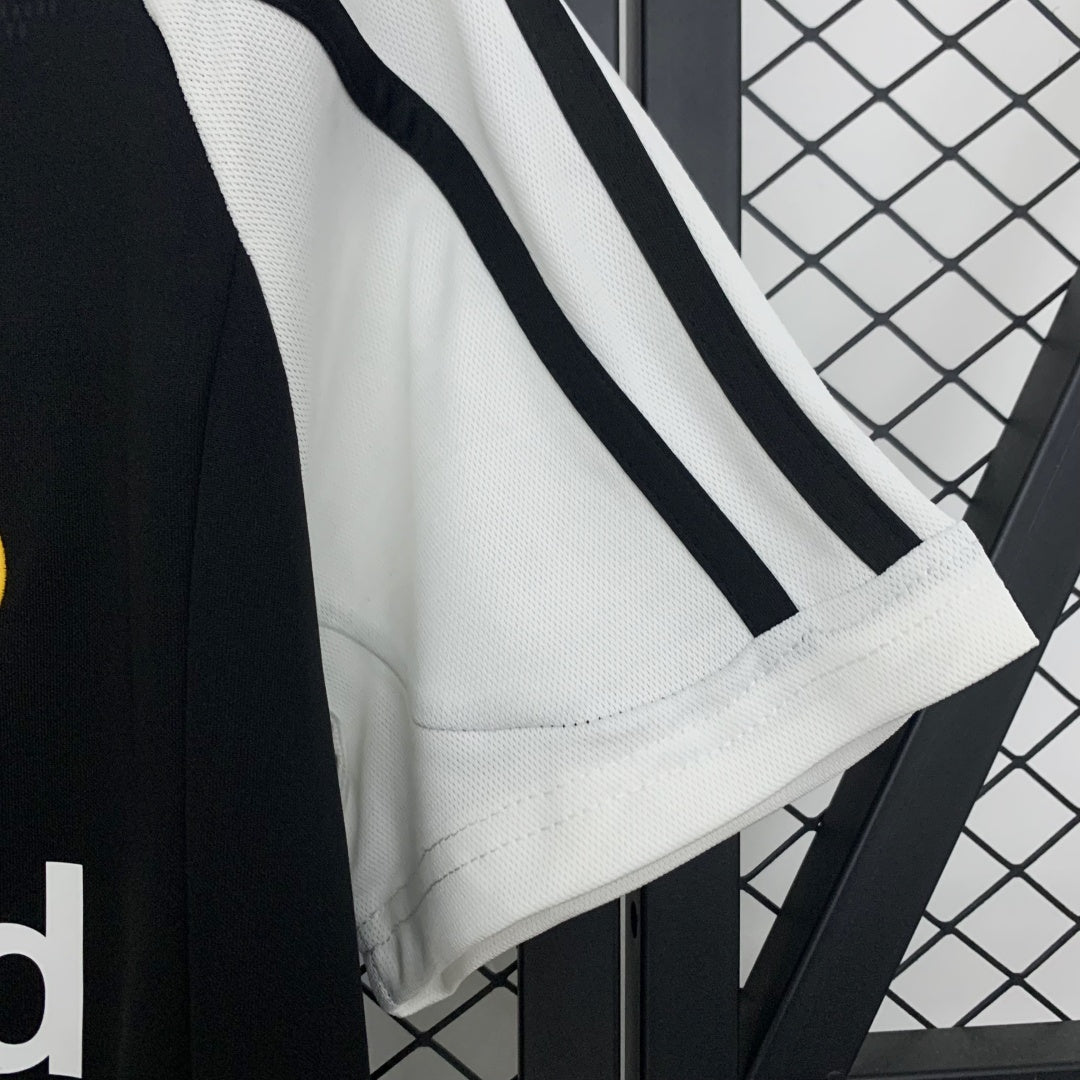Retro Real Madrid Away Jersey 2001/02