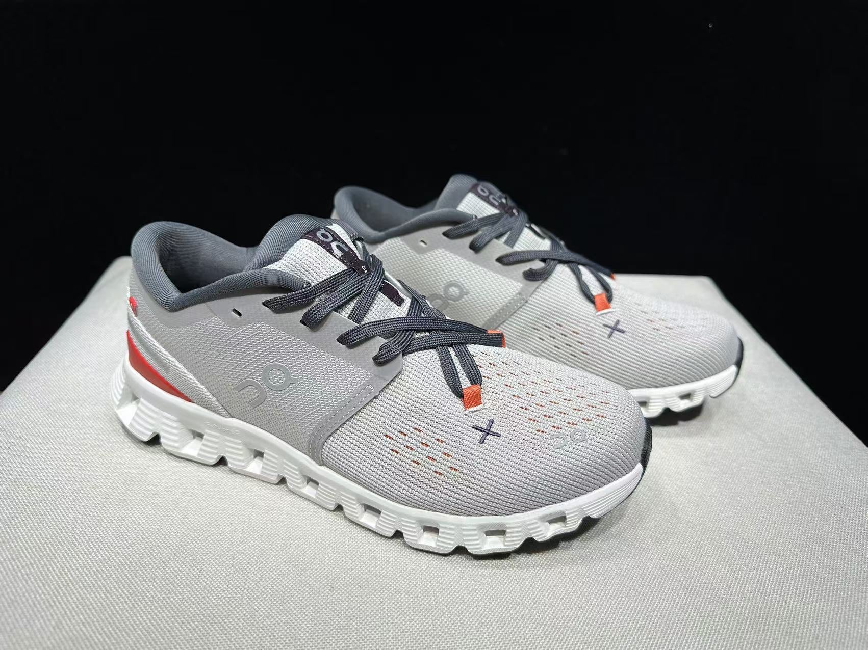 On Cloud X4 Silver/Flame