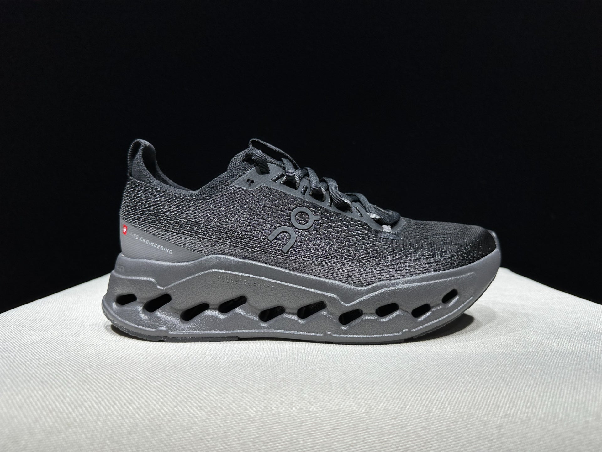 On Cloudsurfer Max Road-Running Shoes Black/Gray