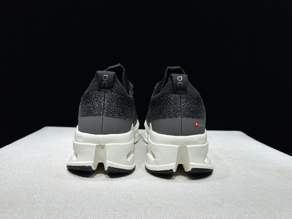 On Cloudsurfer Max Road-Running Shoes Black/White