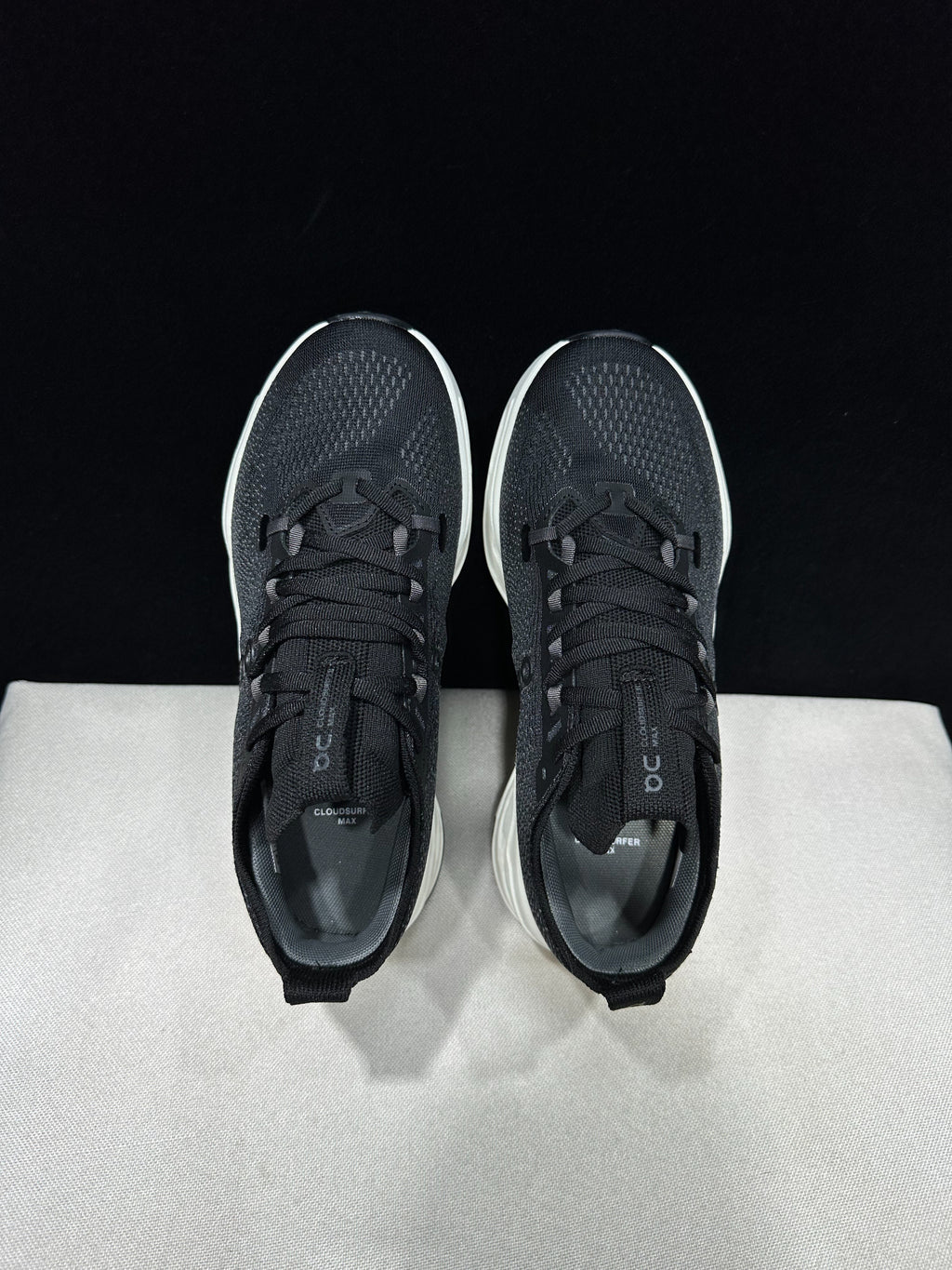On Cloudsurfer Max Road-Running Shoes Black/White