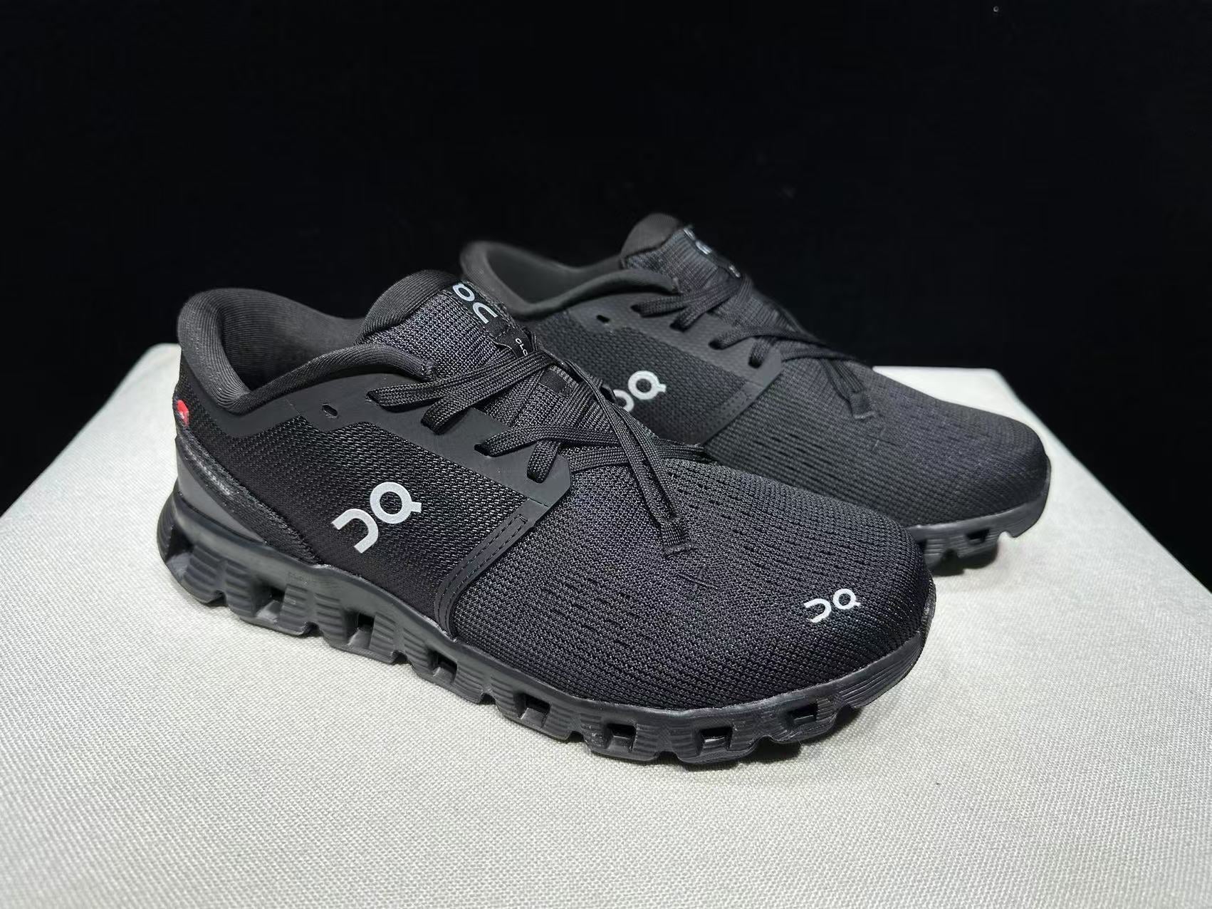 On running cloud x 4 black