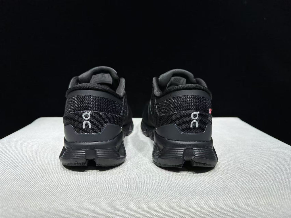On running cloud x 4 black