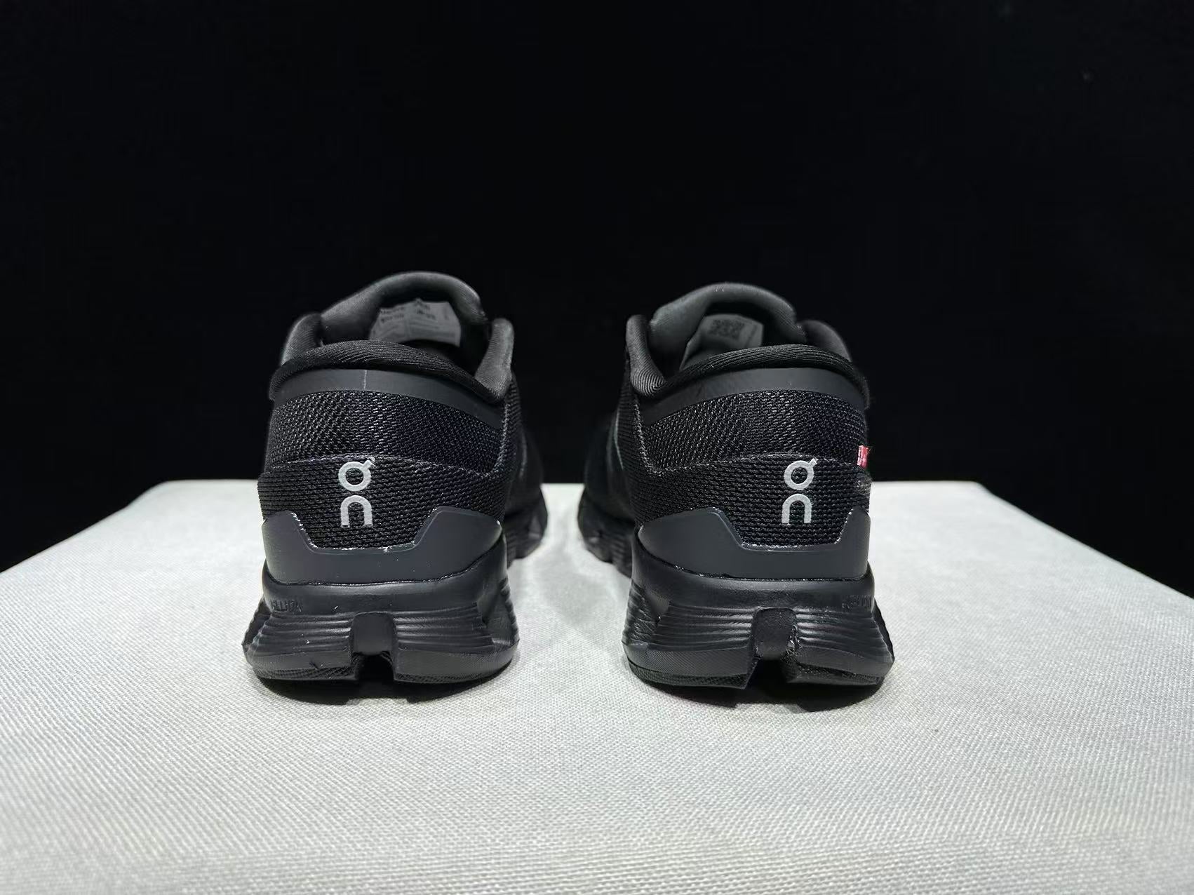 On running cloud x 4 black