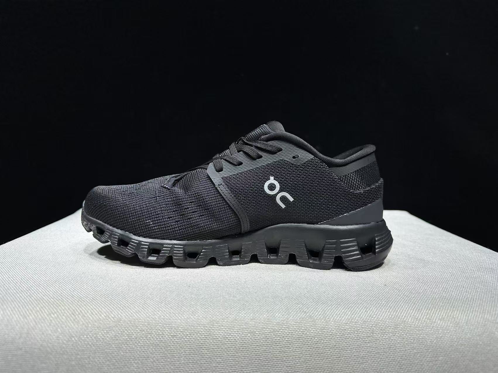 On running cloud x 4 black