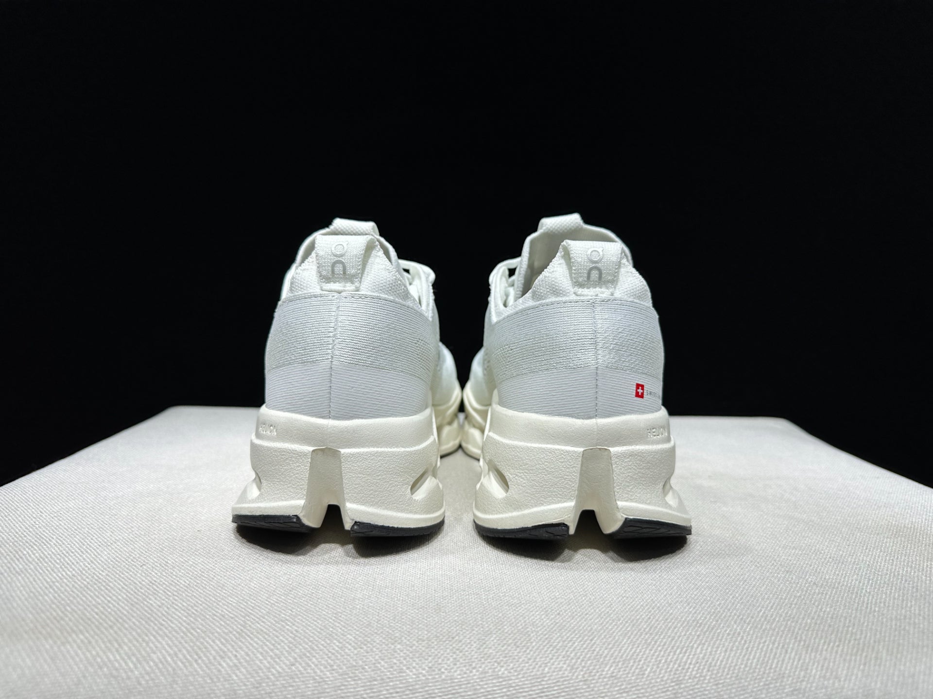 On Cloudsurfer Max Road-Running Shoes White