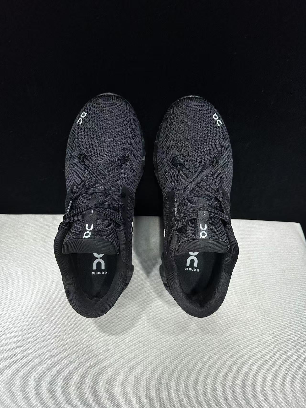 On running cloud x 4 black