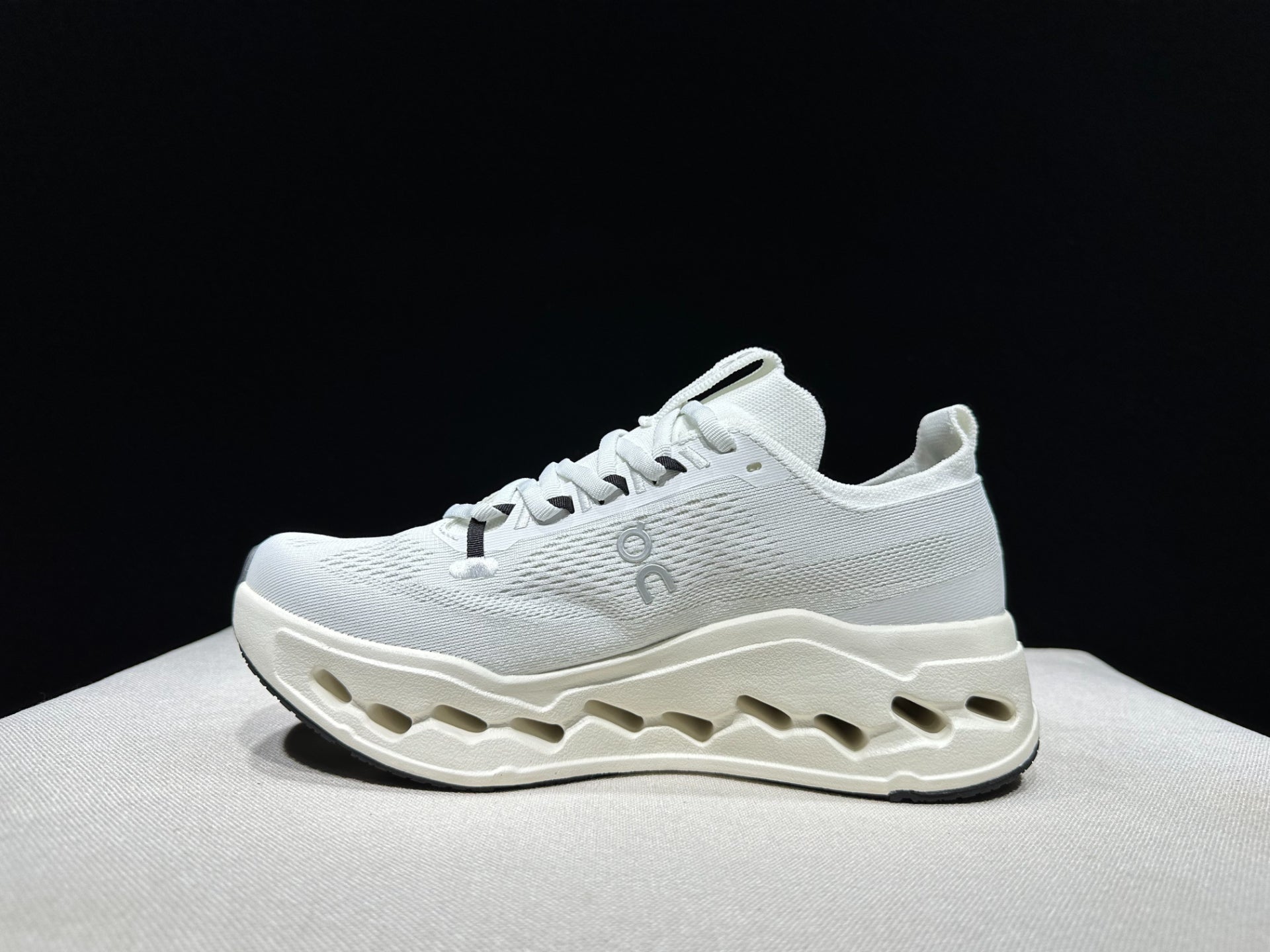 On Cloudsurfer Max Road-Running Shoes White