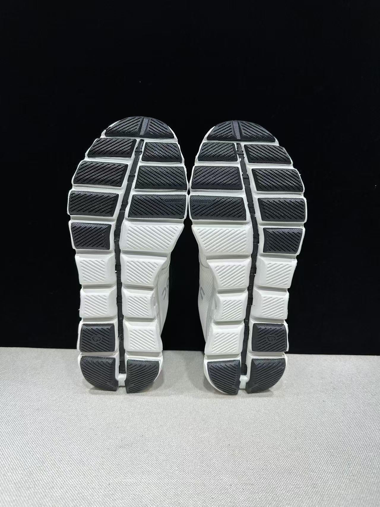 On running cloud x 4 black