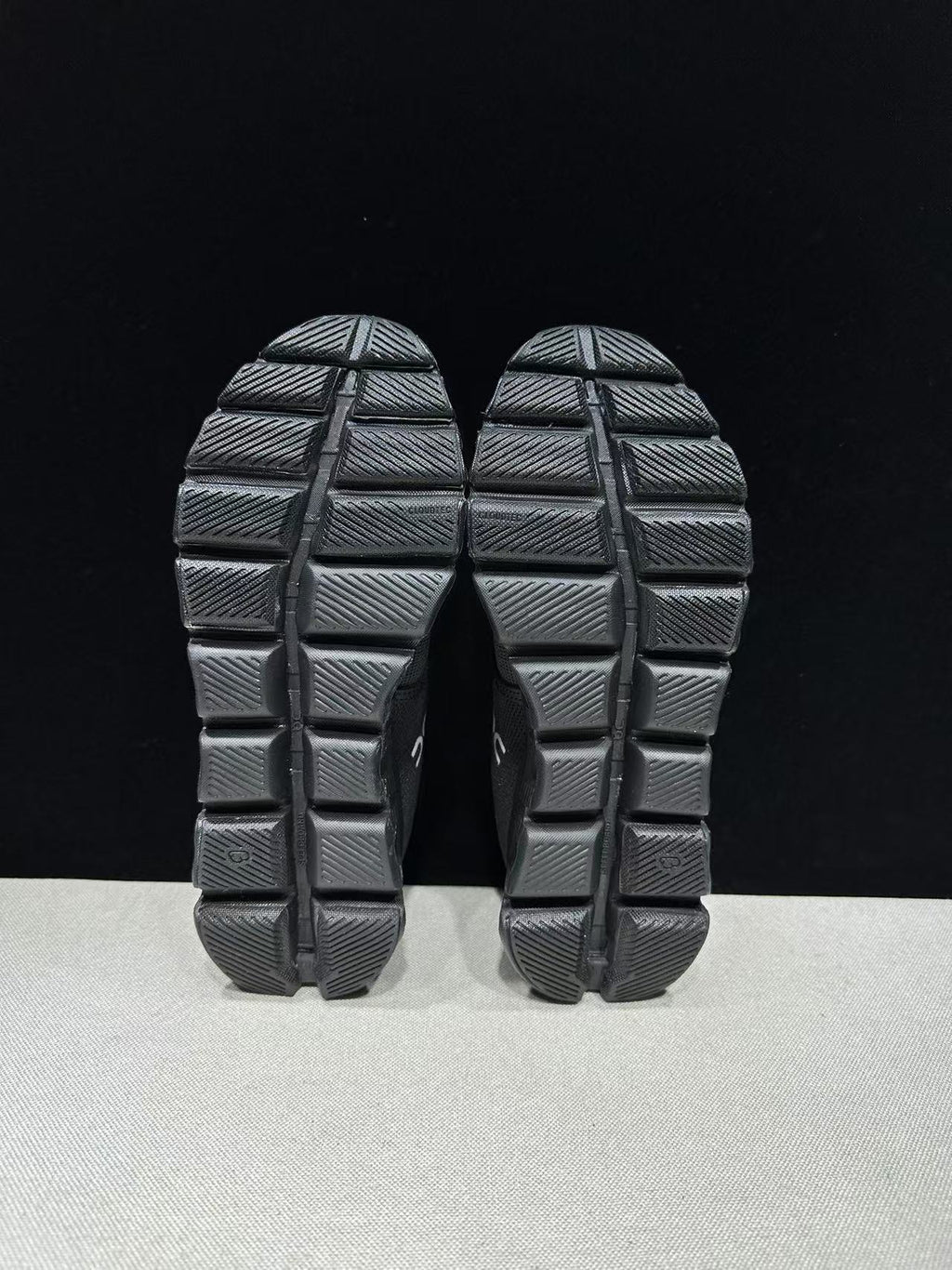 On running cloud x 4 black